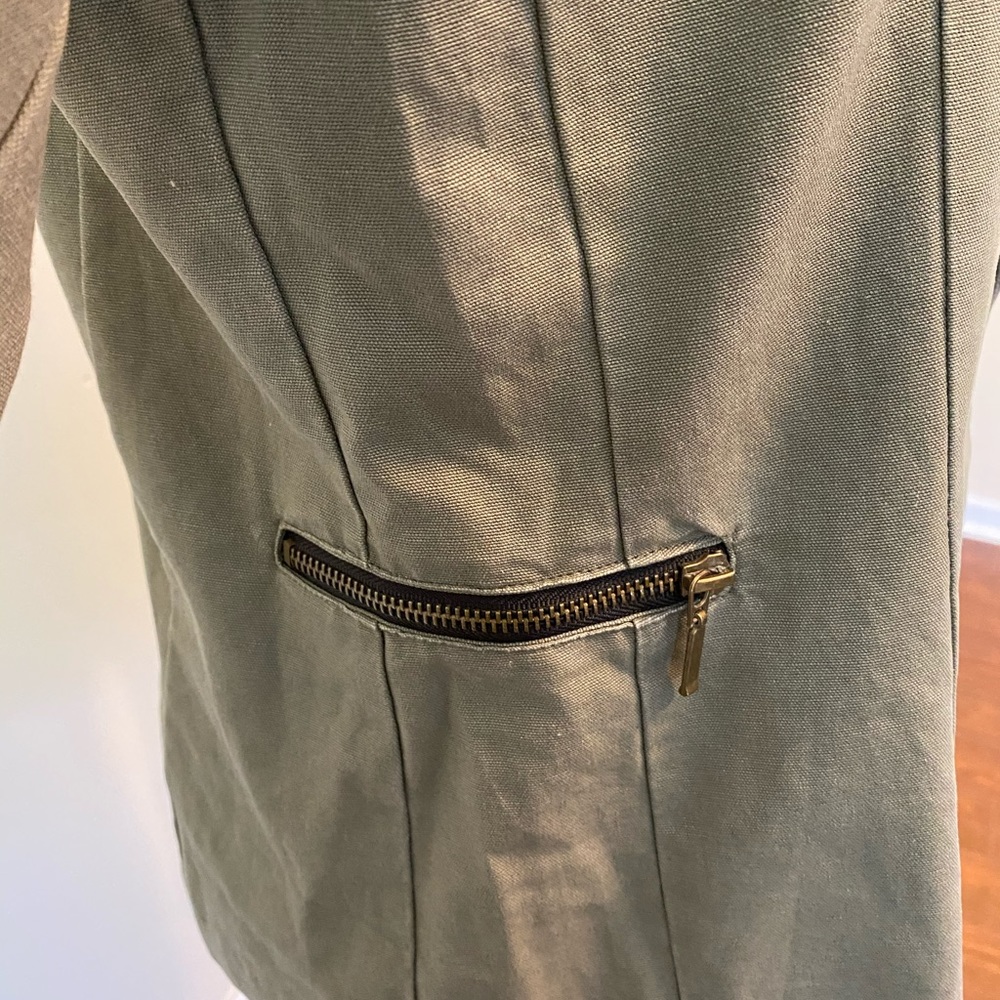 Blazer - Picture 3 of 6